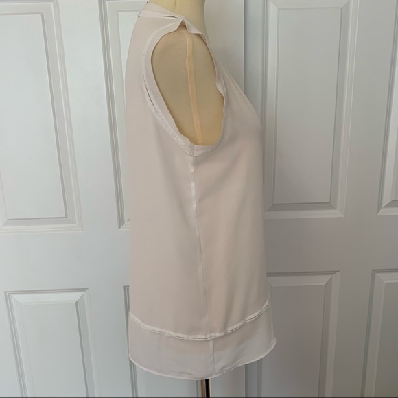 Banana Republic White V Neck Sleeveless Blouse - Picture 4 of 5